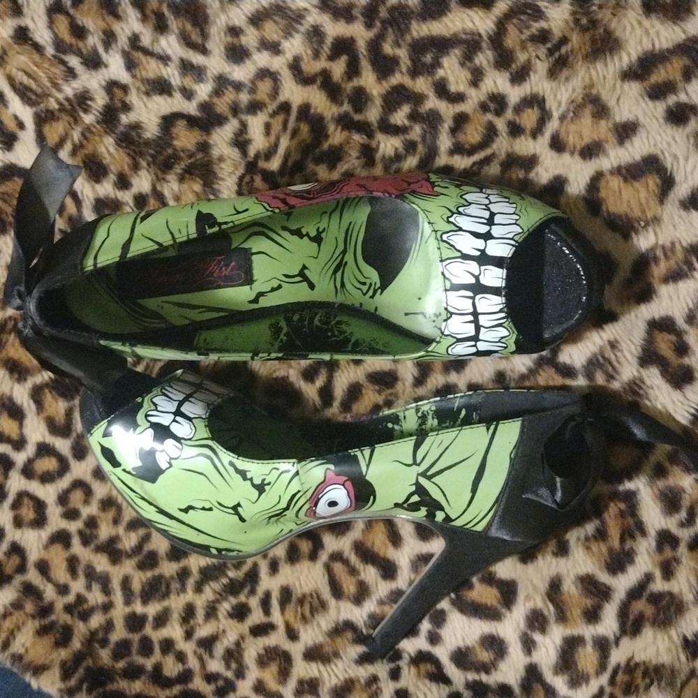 Iron Fist Zombie Stomper pumps sz 7 horror